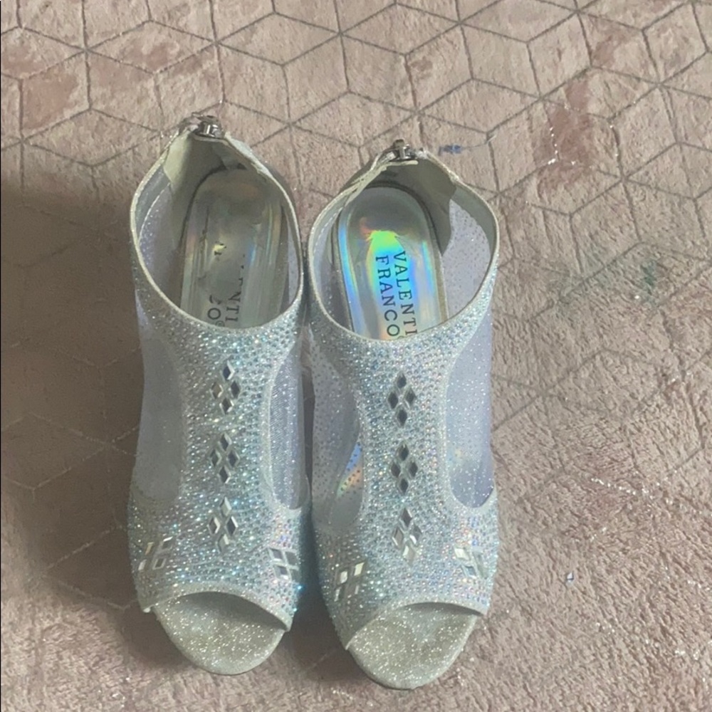 Dressy sandals with small heal